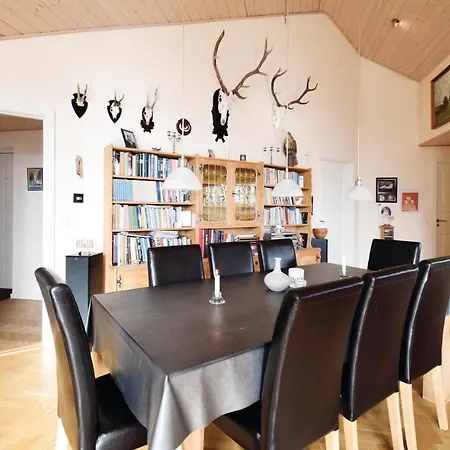 Σπίτι διακοπών Three-bedroom Holiday In *