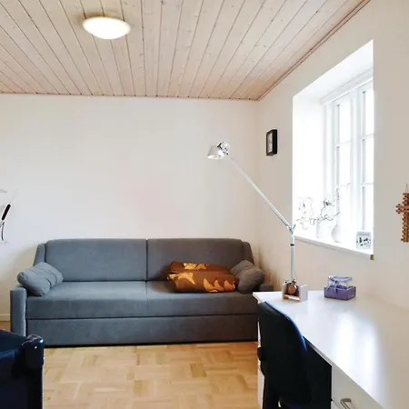 Vakantiehuis Three-bedroom Holiday In *