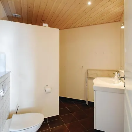 Three-bedroom Holiday In Stouby